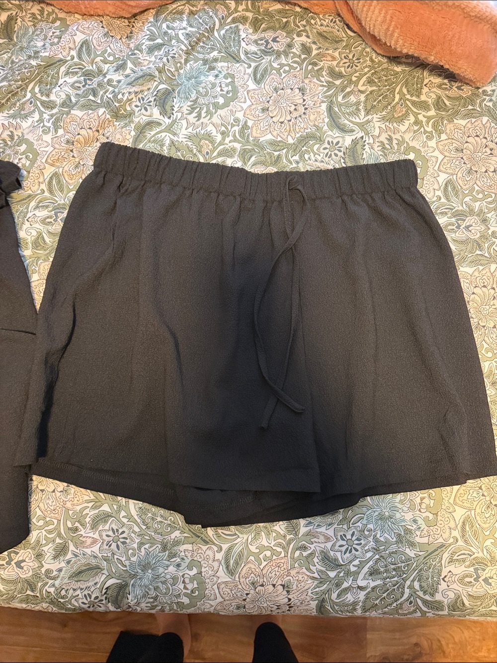 Black Ruffle 2 piece set - Picture 3 of 3